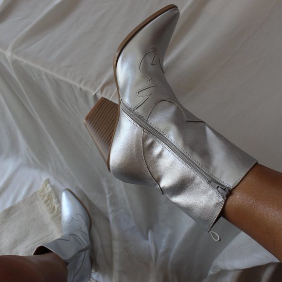 🆕The Jane// Silver Metallic western style boot - Picture 14 of 15